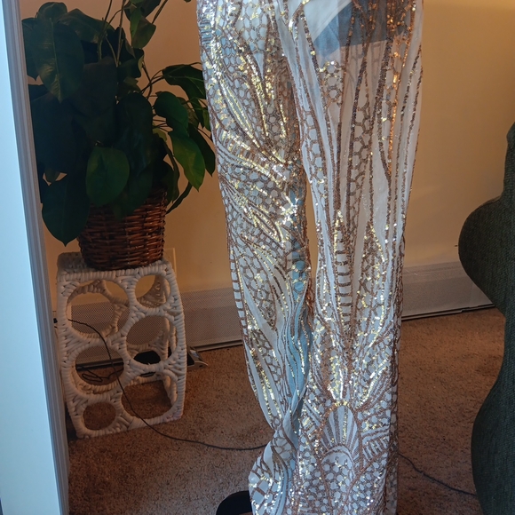 PrettyLittleThing Women's Jumpsuit Sleeveless Gold Sequins Size 4 Lace Legs - Picture 7 of 15